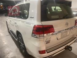 تۆیۆتا لاند کروزەر